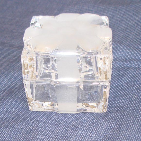 NEW Fitz & Floyd Frosted Bow Box Glass Crystal Trinket Dish - Picture 9 of 16